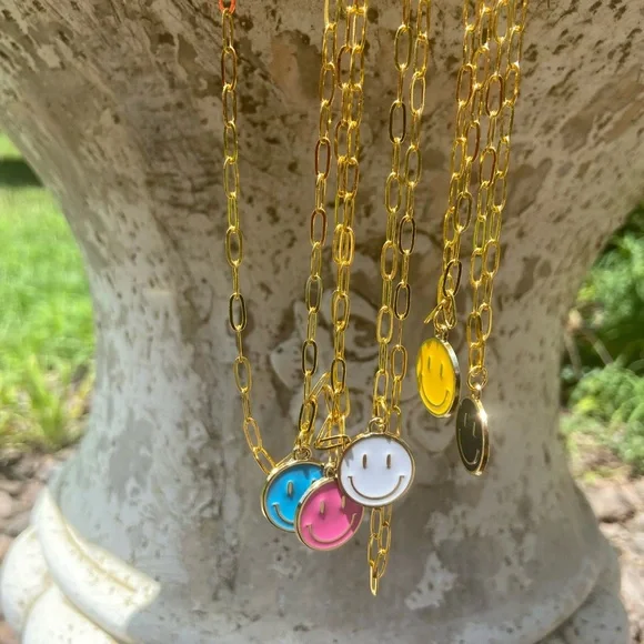 Golf smiley face necklace - Picture 2 of 7